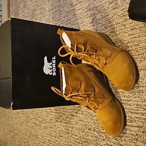 Sorel Evie Lace booties